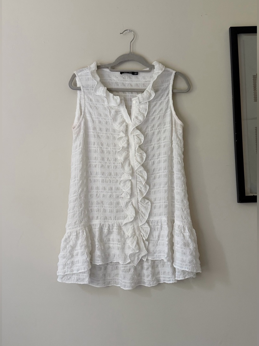 Doe & Rae White Ruffle-Front Sleeveless Casual Dress